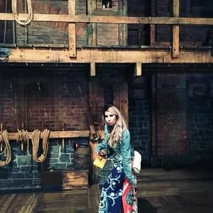 Meet your Posher, Frances